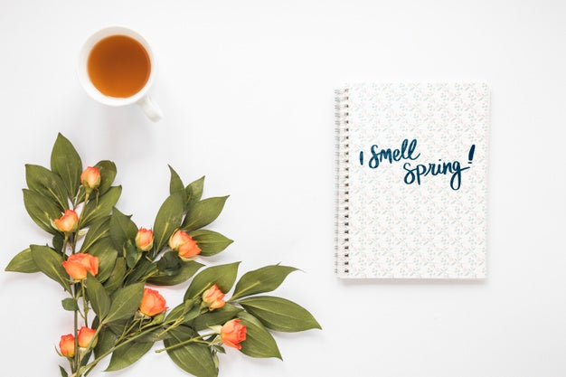 Free Flat Lay Notepad Mockup For Spring Psd