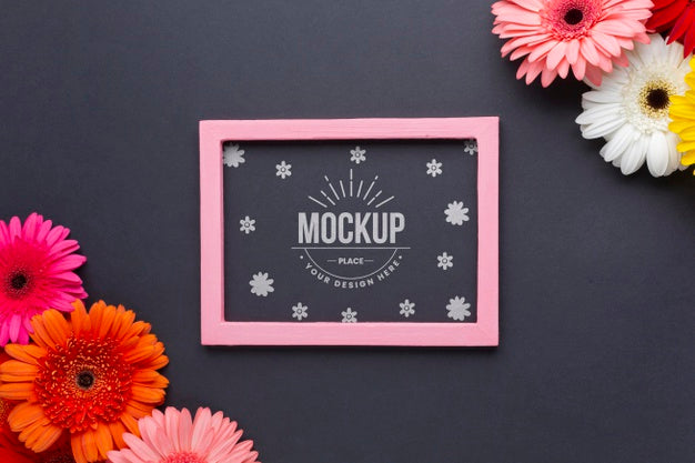 Free Flat Lay Of Daisies With Frame Mock-Up Psd