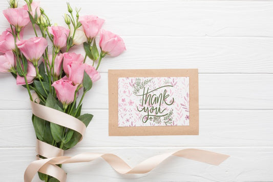 Free Flat Lay Of Frame And Bouquet On Wooden Background Psd