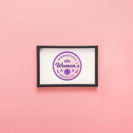 Free Frame Mock-Up On Pink Background Psd