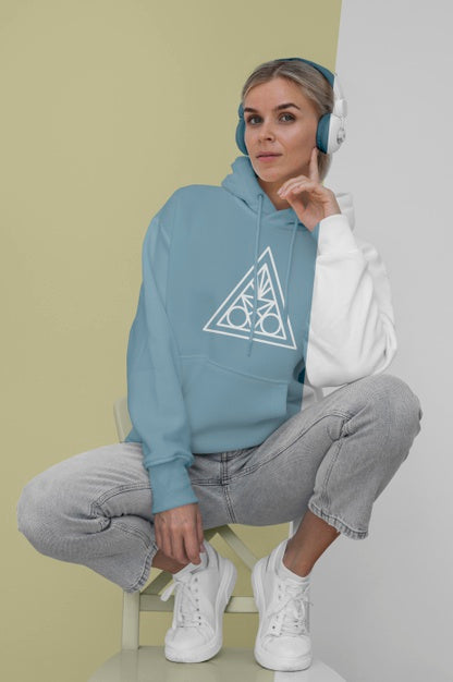 Free Front View Of Stylish Woman In Hoodie With Headphones Psd