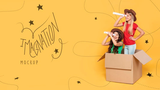 Free Girls Playing In Cardboard Box Psd
