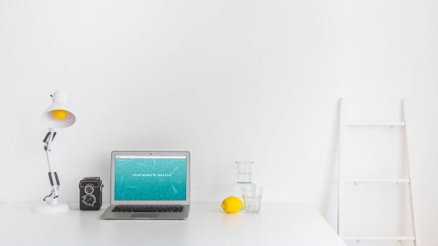 Free Laptop Mockup For Website Presentation With Back To School Concept Psd