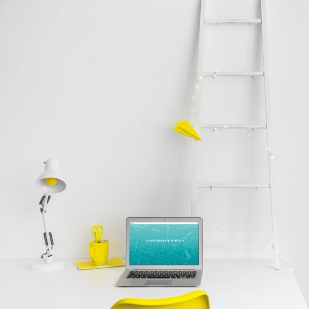 Free Laptop Mockup For Website Presentation With Back To School Concept Psd