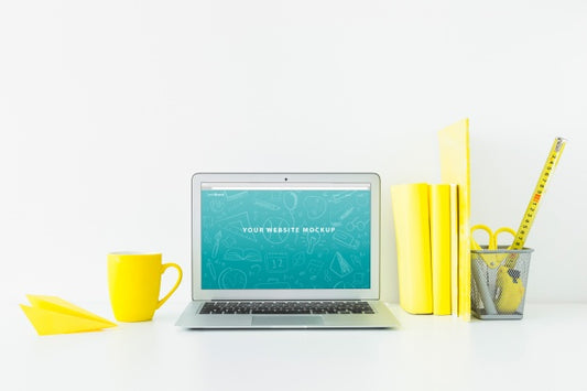 Free Laptop Mockup For Website Presentation With Back To School Concept Psd