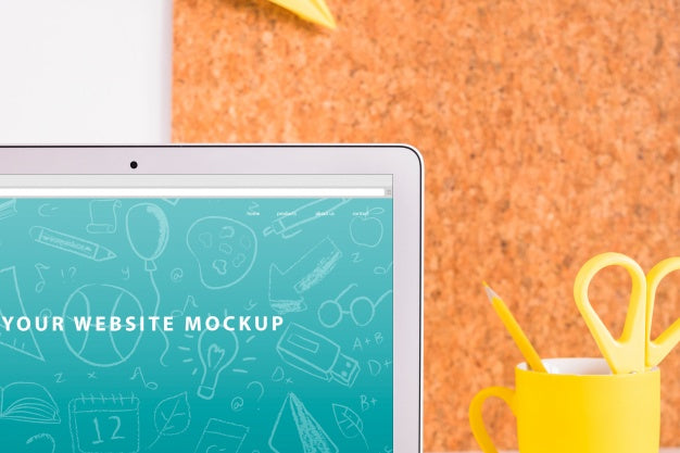 Free Laptop Mockup For Website Presentation With Back To School Concept Psd