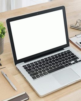 Free Macbook On Table Mockup Psd