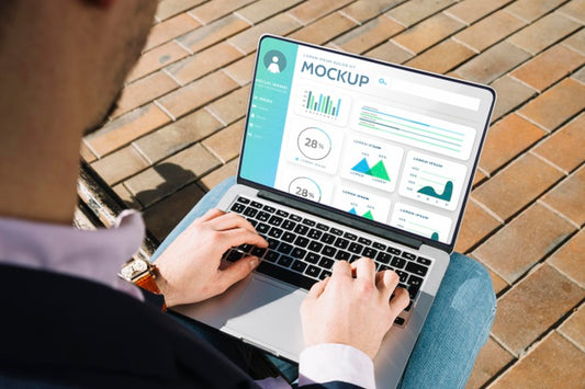 Free Man Holding A Mock-Up Laptop For Work Psd