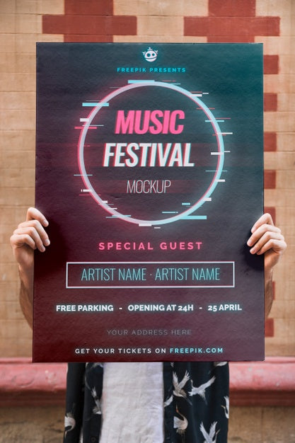 Free Man Presenting Poster Mockup In Front Of Brick Wall Psd
