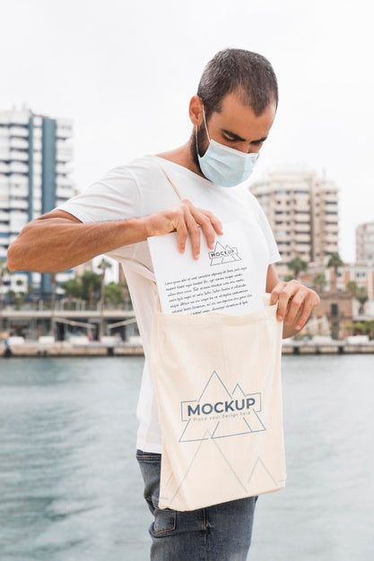 Free Man With Bag Mock-Up Concept Psd