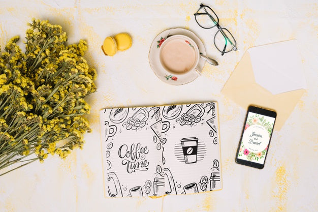 Free Notebook Mockup With Spring Concept Psd