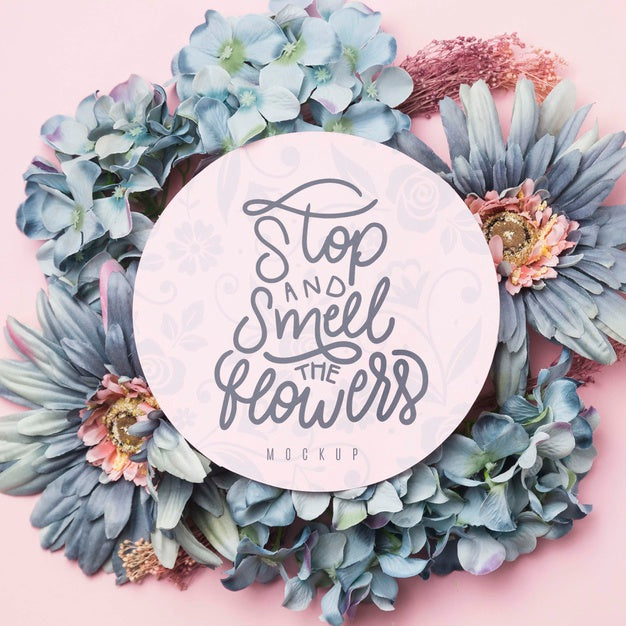 Free Retro Floral Frame With Message In Circle Mockup Psd