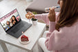 Free Side View Of Woman Celebrating At Home With Friends Over Laptop And Drink Psd