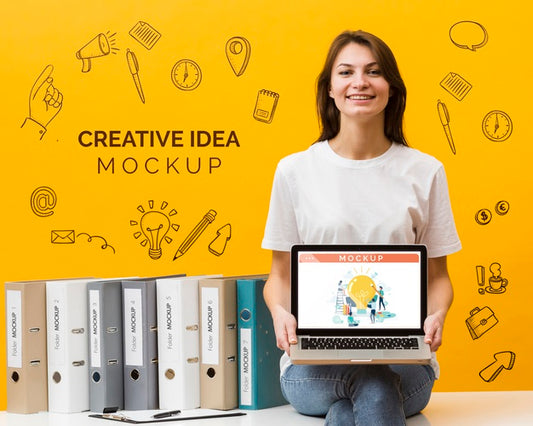 Free Smiley Female With Laptop Psd