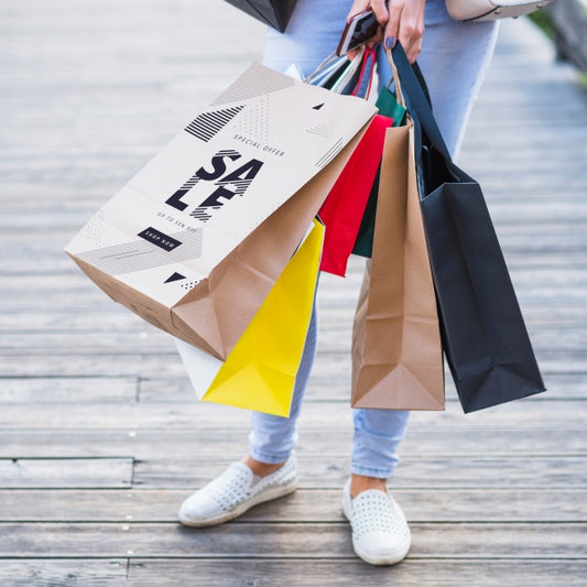 Free Stylish Woman With Shopping Bags Mockup Psd