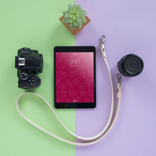 Free Tablet Mockup With Photography Concept Psd