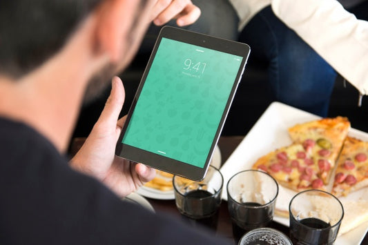 Free Tablet Mockup With Pizza For App Presentation Psd