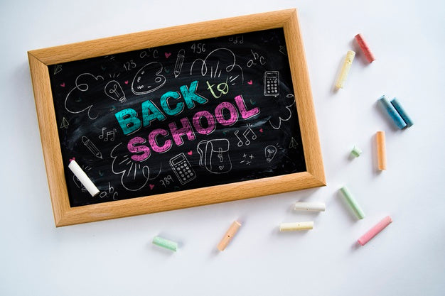 Free Top View Arrangement With Blackboard And Chalk Psd