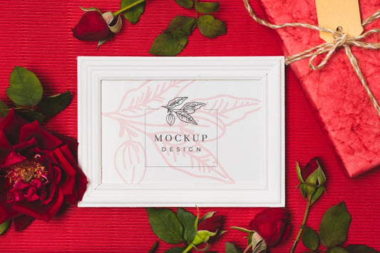 Free Top View Of Gift Frame With Roses Psd