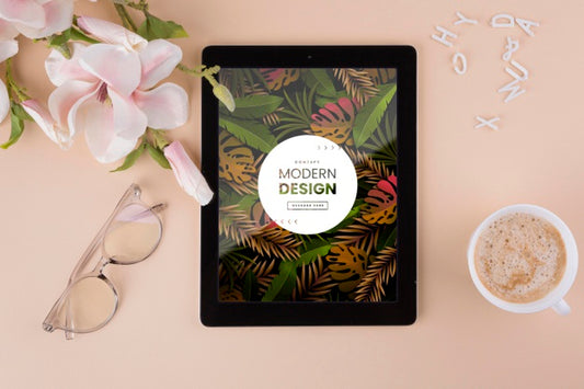 Free Top View Tablet And Glasses Assortment Psd