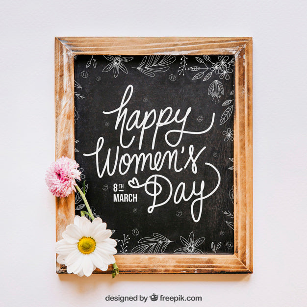 Free Valentine Elements And Frame Mockup Psd