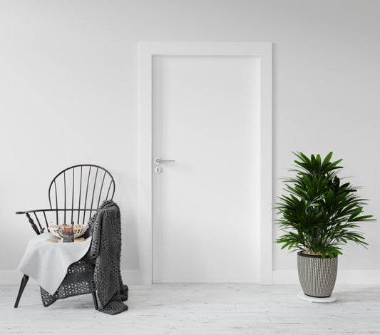Free Wall With Blank Door Mockup Psd