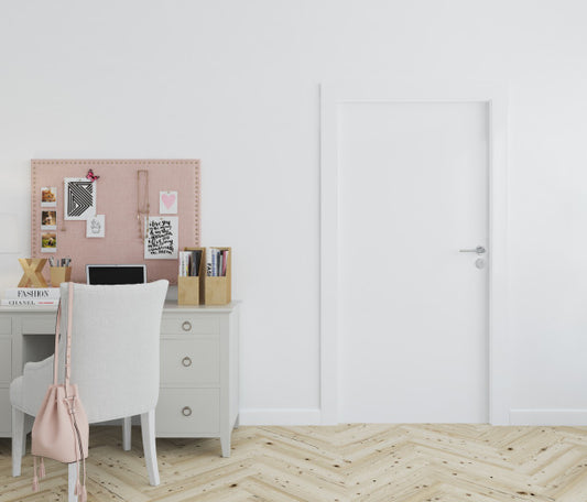 Free Wall With Blank Door Mockup Psd
