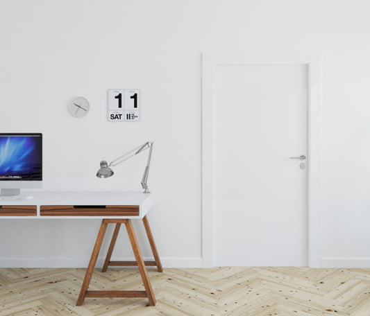 Free Wall With Blank Door Mockup Psd