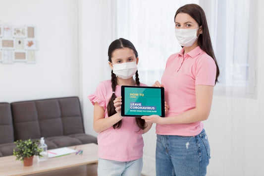 Free Woman And Daughter Holding A Tablet Mock-Up With Covid-19 Presentation Psd
