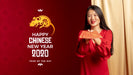 Free Woman Holding Greeting Cards For New Year Psd