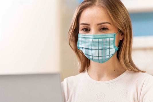 Free Woman With Medical Mask Concept Mock-Up Psd