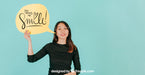 Free Woman With Speech Bubble Mockup Psd