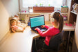 Free Young Girl Using Laptop Psd